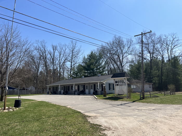 Skidway Lake Motel - April 15 2023 Photo (newer photo)